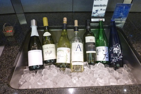 成田空港第2ターミナル・アメリカン航空・アドミラルズクラブのワイン・日本酒
